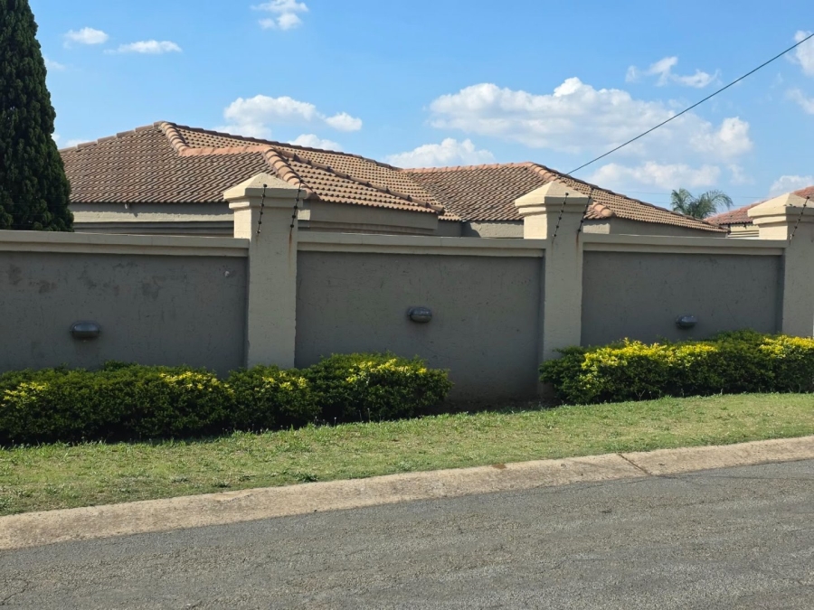 5 Bedroom Property for Sale in Kwaggasrand Gauteng