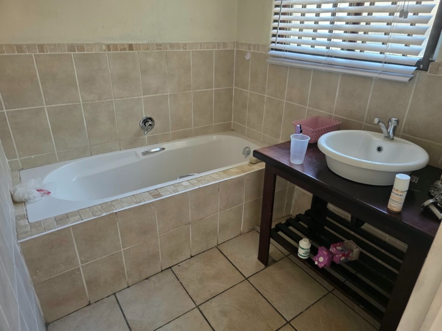 5 Bedroom Property for Sale in Kwaggasrand Gauteng