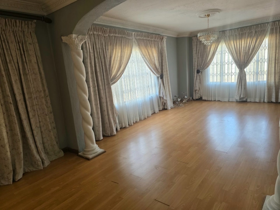 5 Bedroom Property for Sale in Kwaggasrand Gauteng