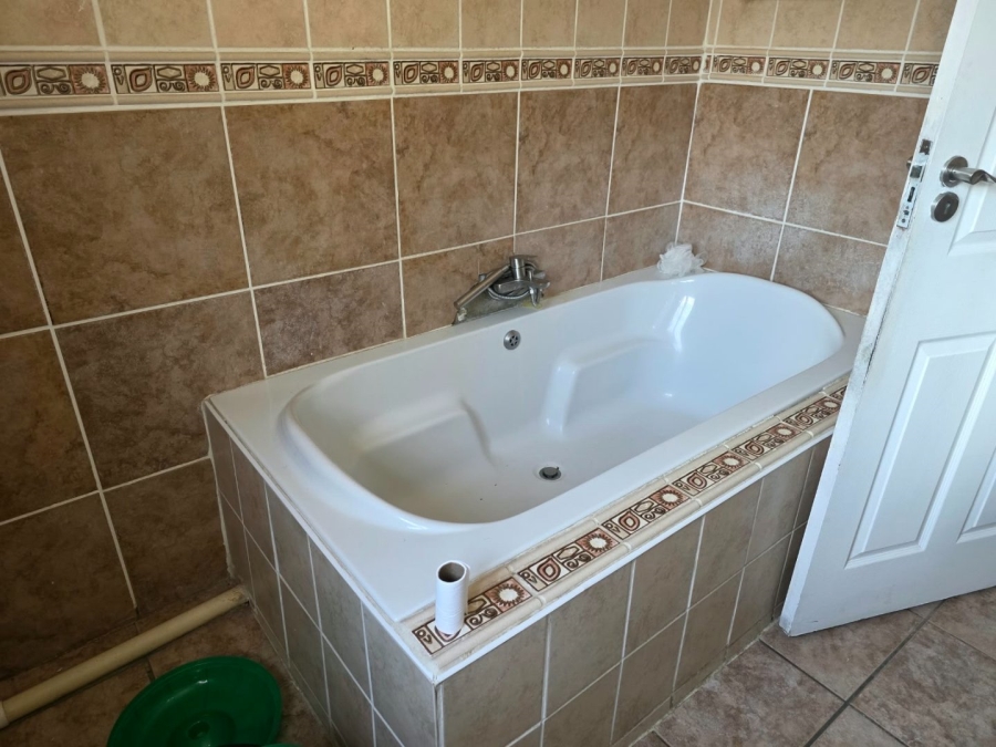 5 Bedroom Property for Sale in Kwaggasrand Gauteng