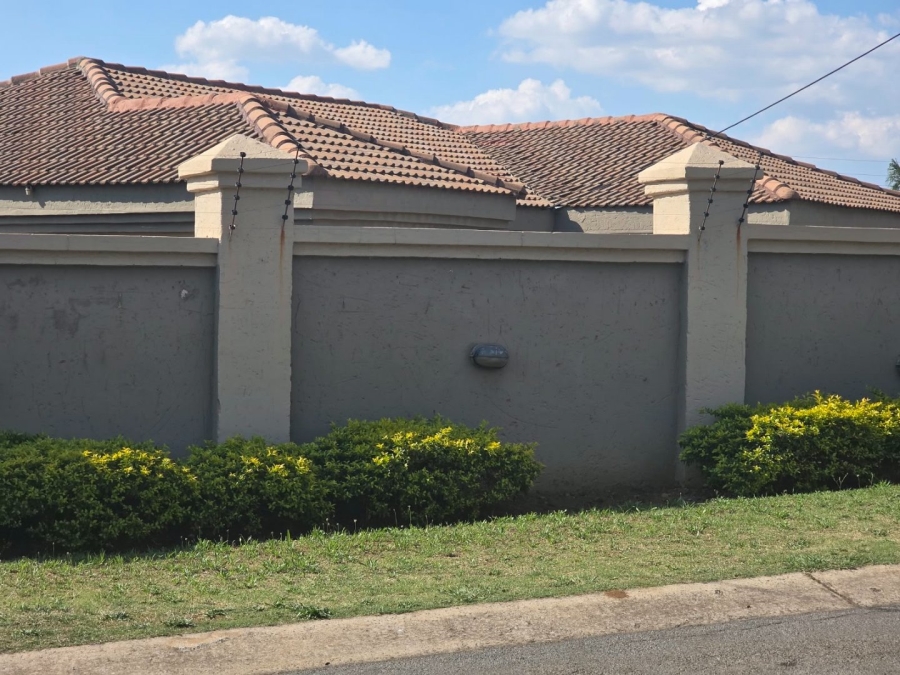 5 Bedroom Property for Sale in Kwaggasrand Gauteng