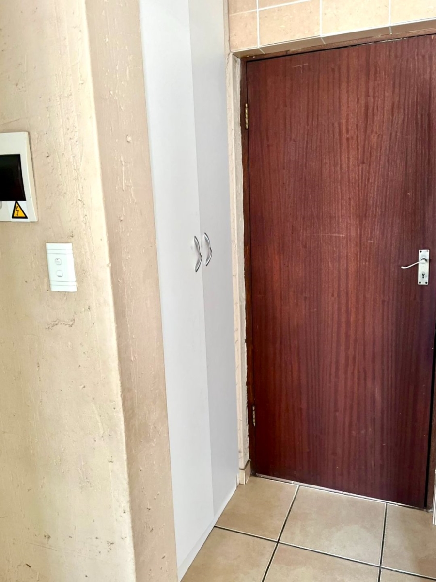 1 Bedroom Property for Sale in Ormonde View Gauteng