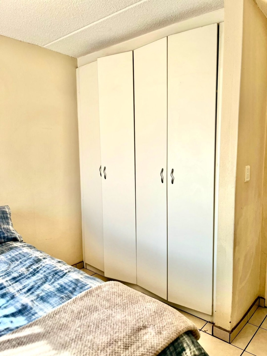 1 Bedroom Property for Sale in Ormonde View Gauteng
