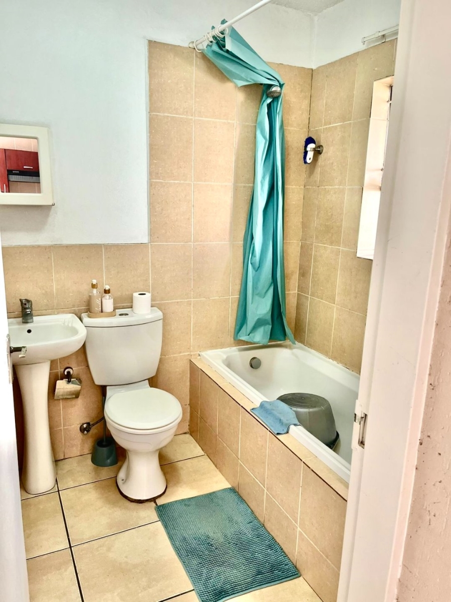 1 Bedroom Property for Sale in Ormonde View Gauteng