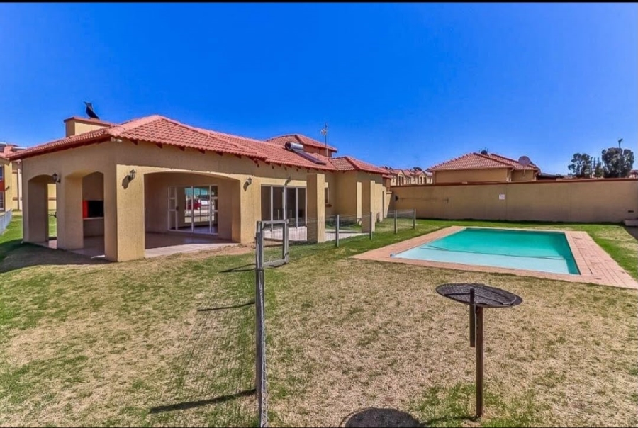 2 Bedroom Property for Sale in Ormonde View Gauteng