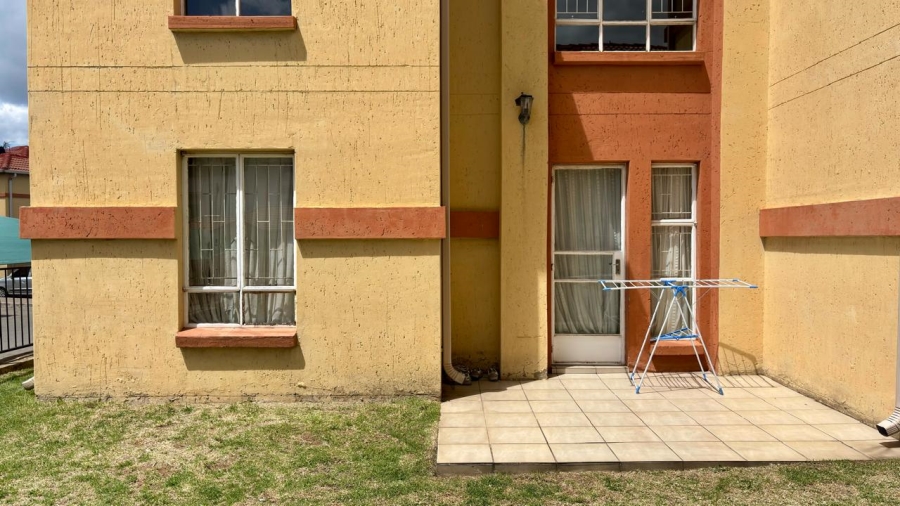2 Bedroom Property for Sale in Ormonde View Gauteng