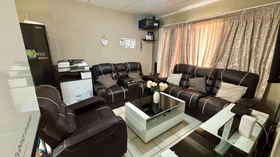 2 Bedroom Property for Sale in Ormonde View Gauteng