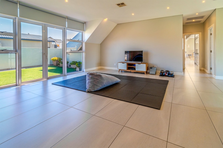 4 Bedroom Property for Sale in Waterfall Country Estate Gauteng