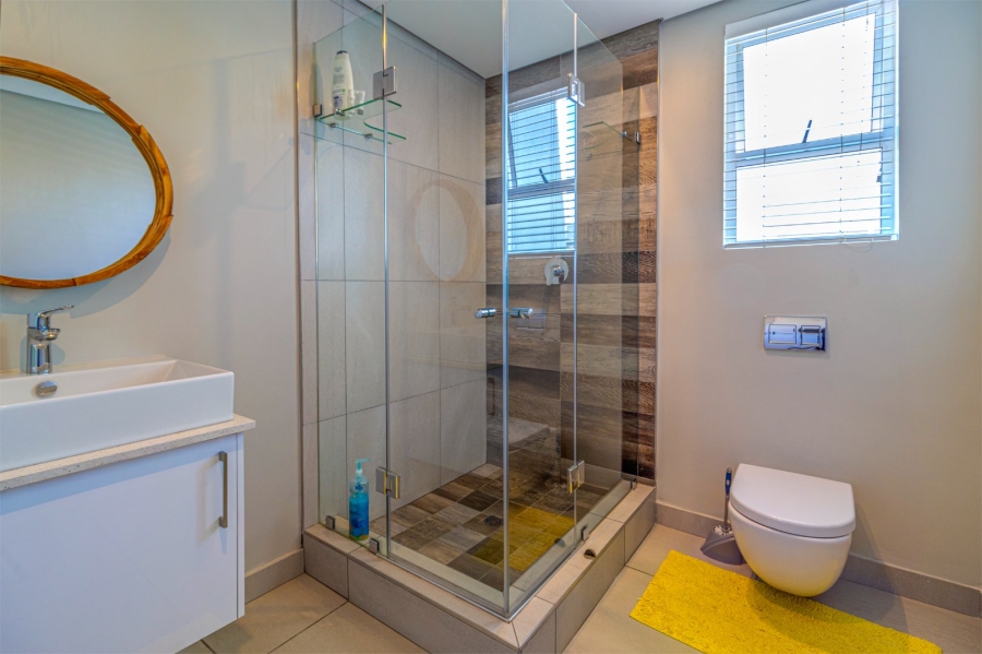4 Bedroom Property for Sale in Waterfall Country Estate Gauteng