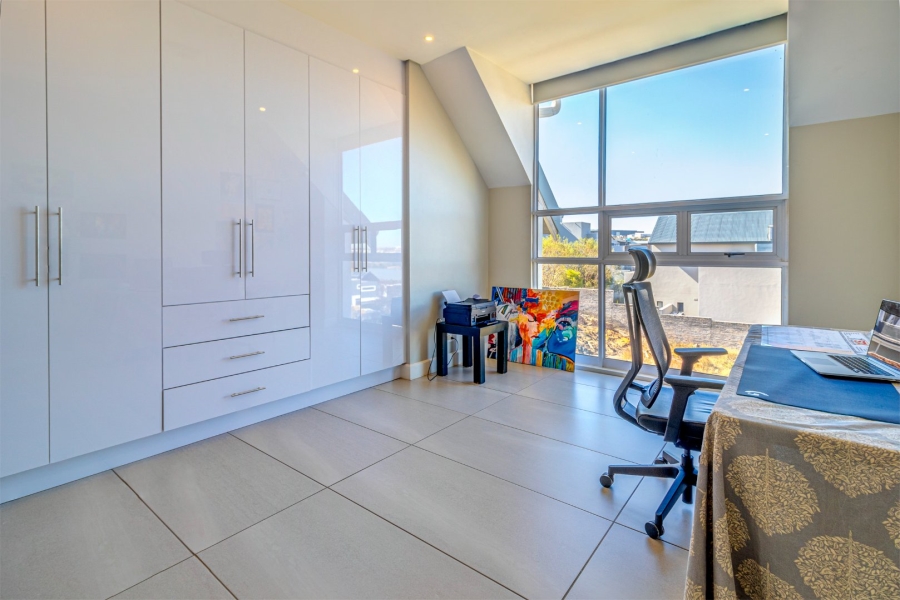 4 Bedroom Property for Sale in Waterfall Country Estate Gauteng