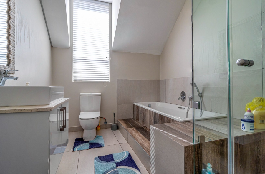 4 Bedroom Property for Sale in Waterfall Country Estate Gauteng