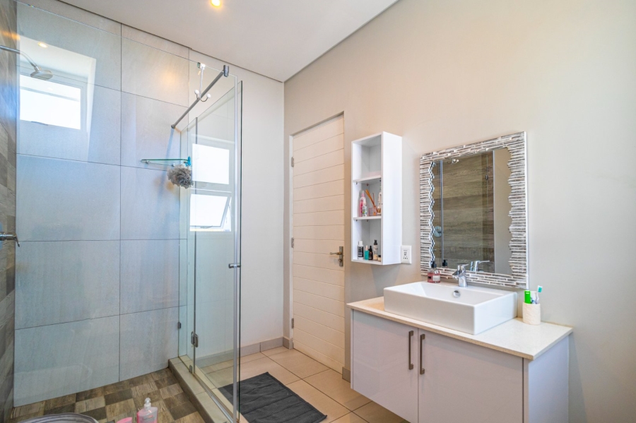 4 Bedroom Property for Sale in Waterfall Country Estate Gauteng
