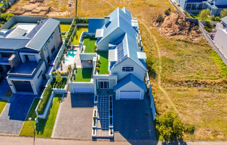 4 Bedroom Property for Sale in Waterfall Country Estate Gauteng