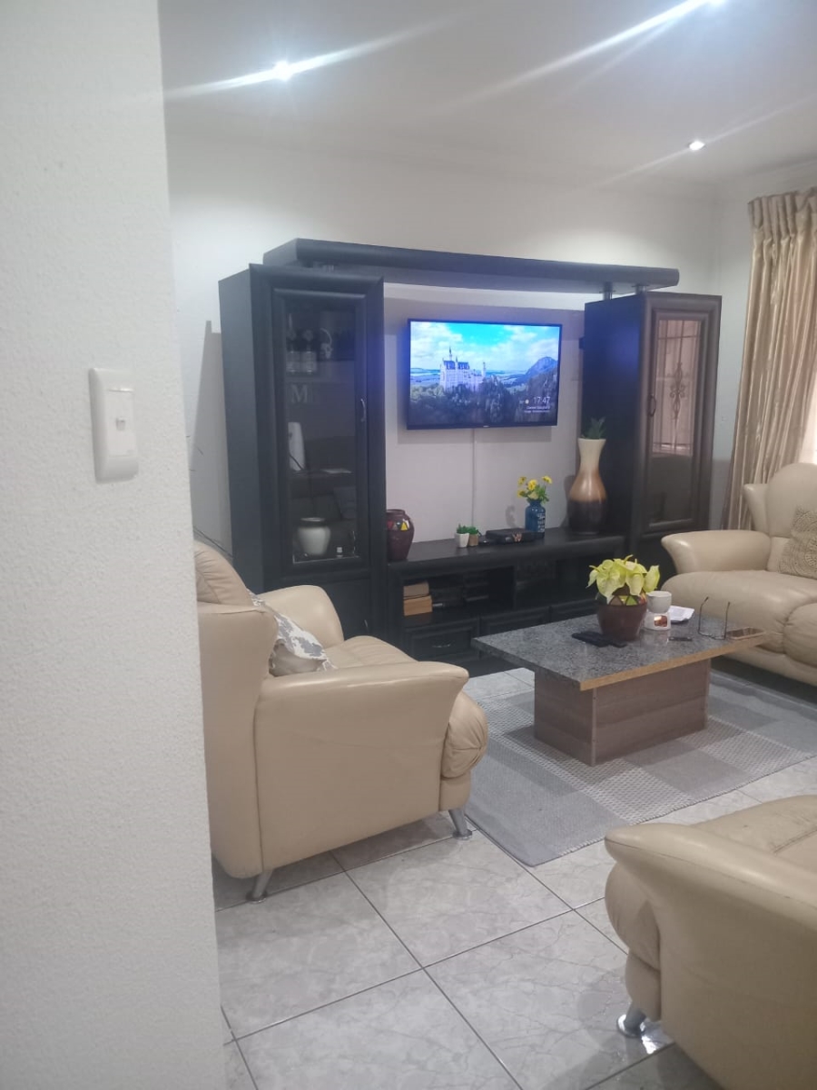 To Let 3 Bedroom Property for Rent in Evans Park Gauteng