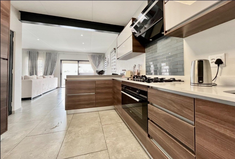  Bedroom Property for Sale in Crowthorne AH Gauteng