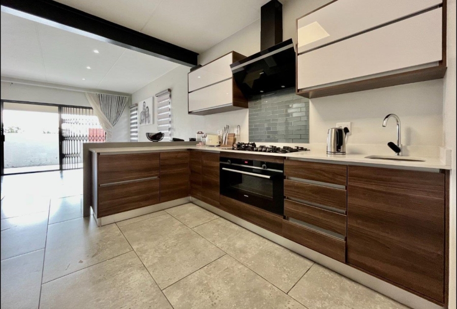  Bedroom Property for Sale in Crowthorne AH Gauteng