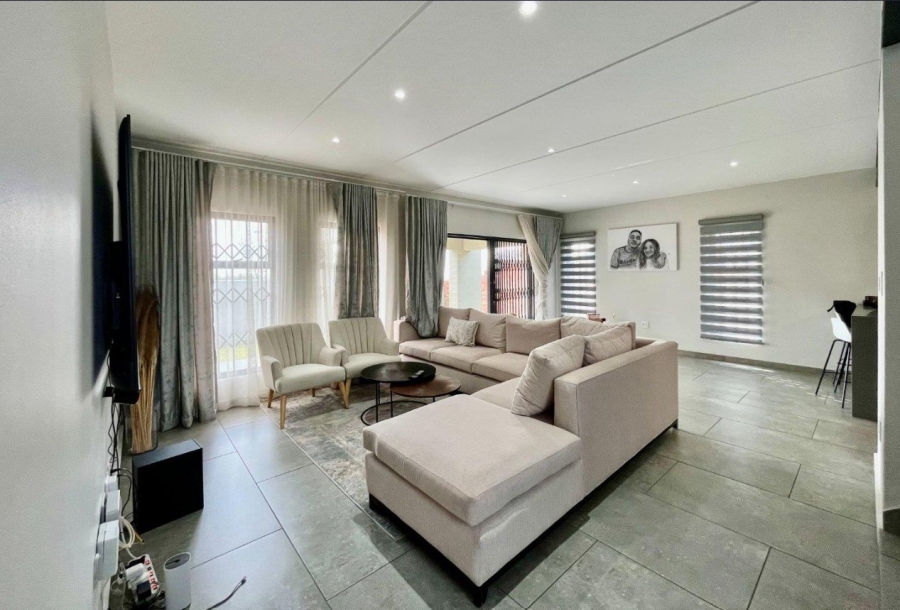  Bedroom Property for Sale in Crowthorne AH Gauteng