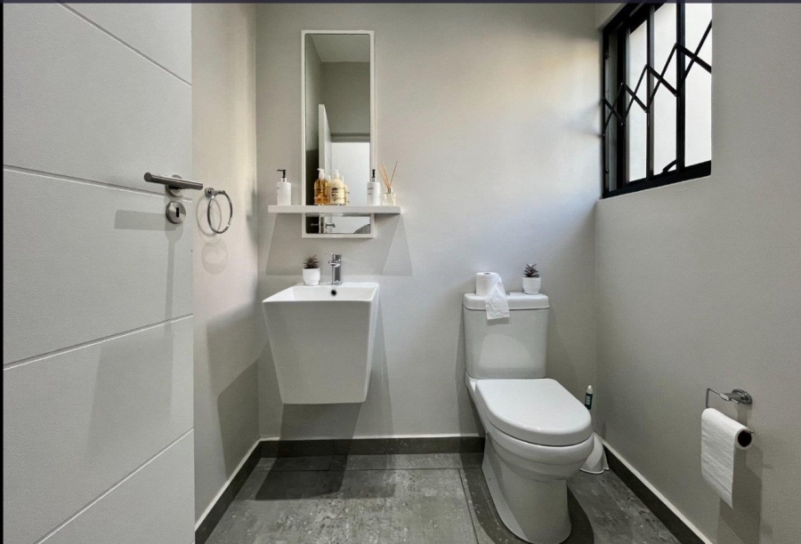  Bedroom Property for Sale in Crowthorne AH Gauteng