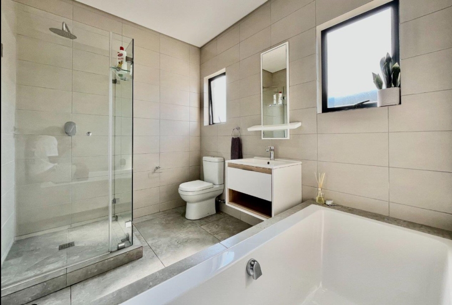  Bedroom Property for Sale in Crowthorne AH Gauteng