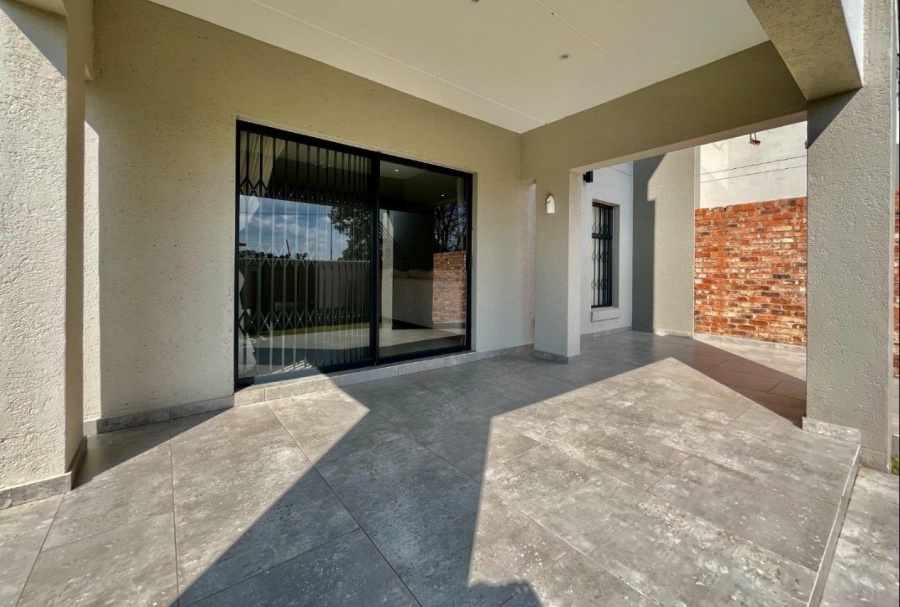  Bedroom Property for Sale in Crowthorne AH Gauteng