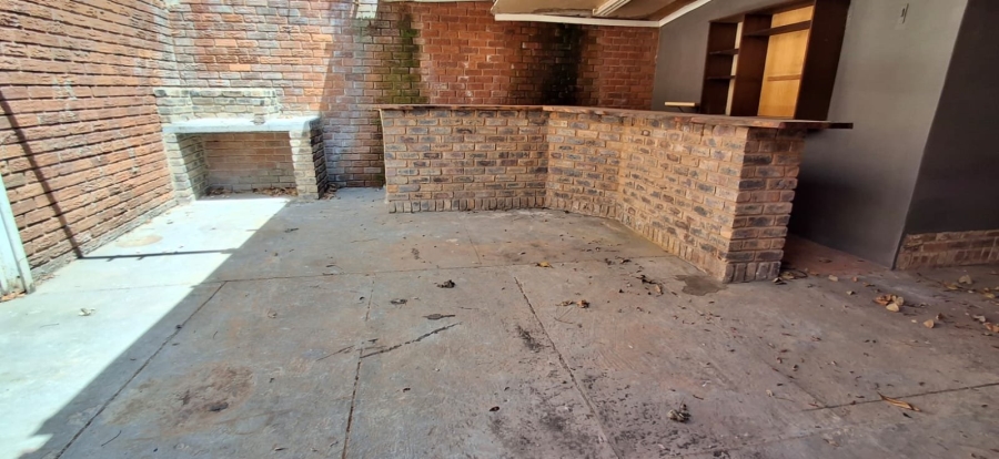 8 Bedroom Property for Sale in West Park Gauteng