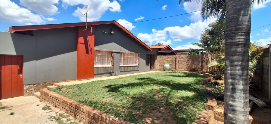 8 Bedroom Property for Sale in West Park Gauteng