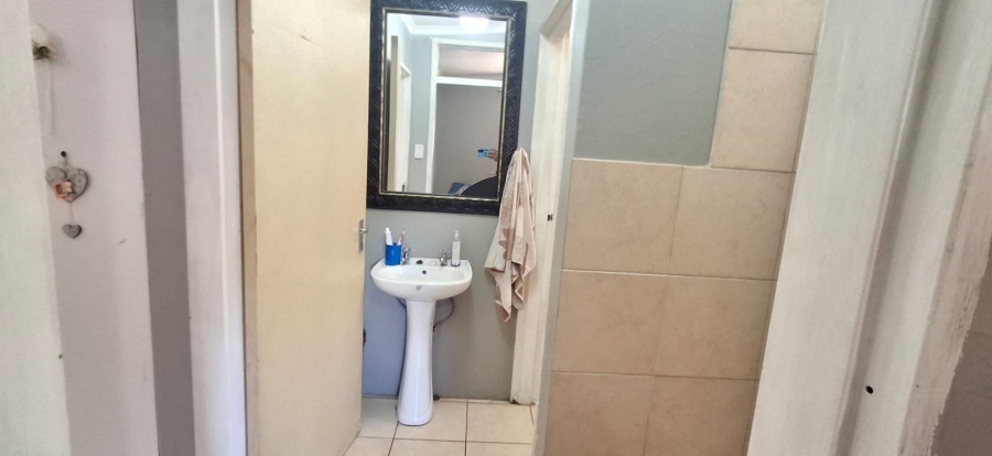 5 Bedroom Property for Sale in Pretoria Gardens Gauteng