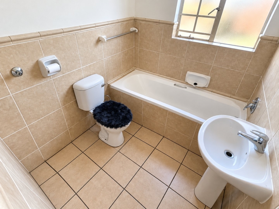 To Let 2 Bedroom Property for Rent in Mountain View Gauteng