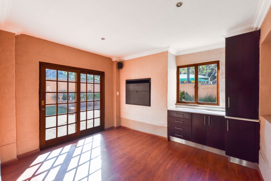 3 Bedroom Property for Sale in Faerie Glen Gauteng