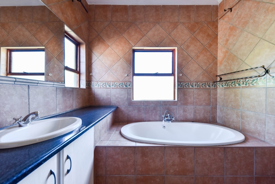 3 Bedroom Property for Sale in Faerie Glen Gauteng