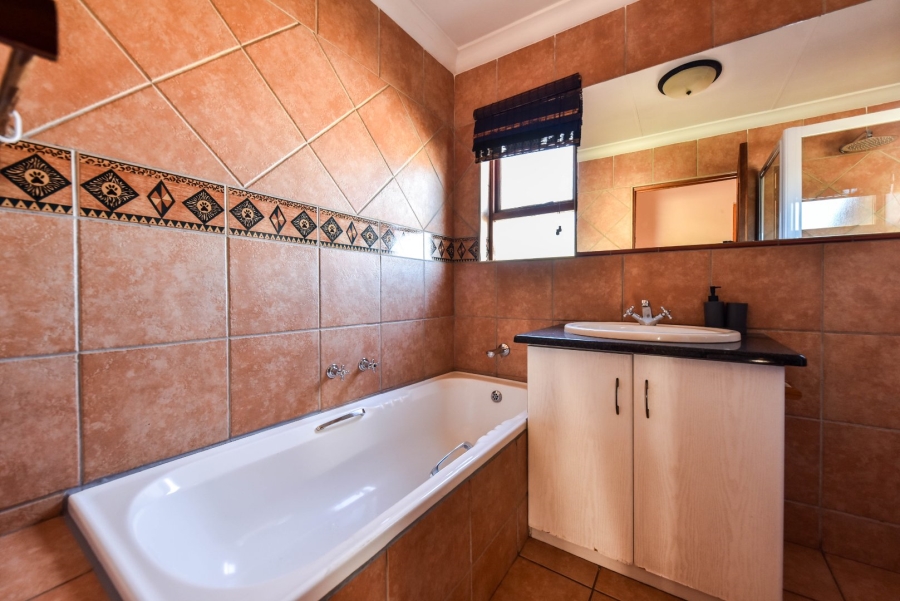 3 Bedroom Property for Sale in Faerie Glen Gauteng
