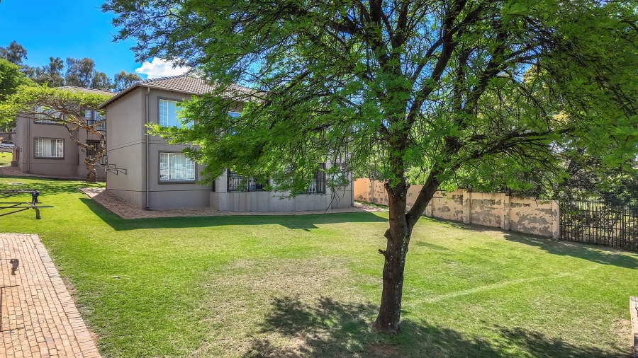 2 Bedroom Property for Sale in Wilgeheuwel Gauteng