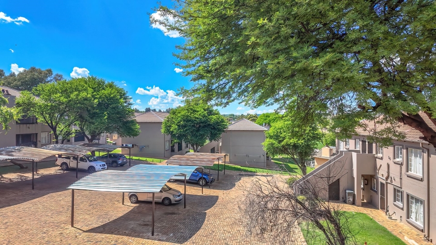 2 Bedroom Property for Sale in Wilgeheuwel Gauteng