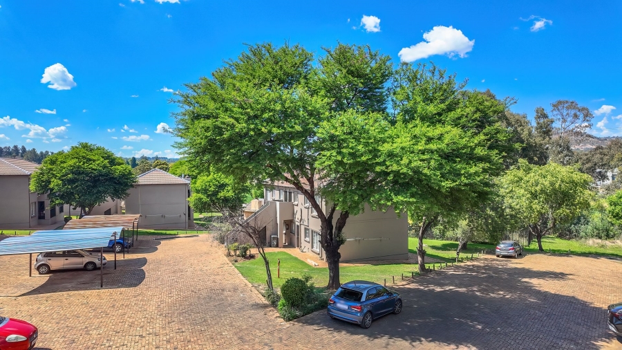 2 Bedroom Property for Sale in Wilgeheuwel Gauteng