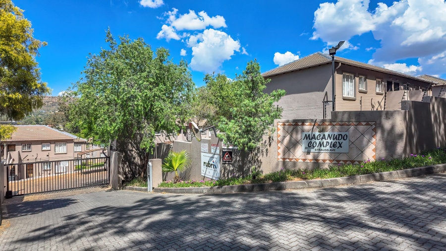2 Bedroom Property for Sale in Wilgeheuwel Gauteng