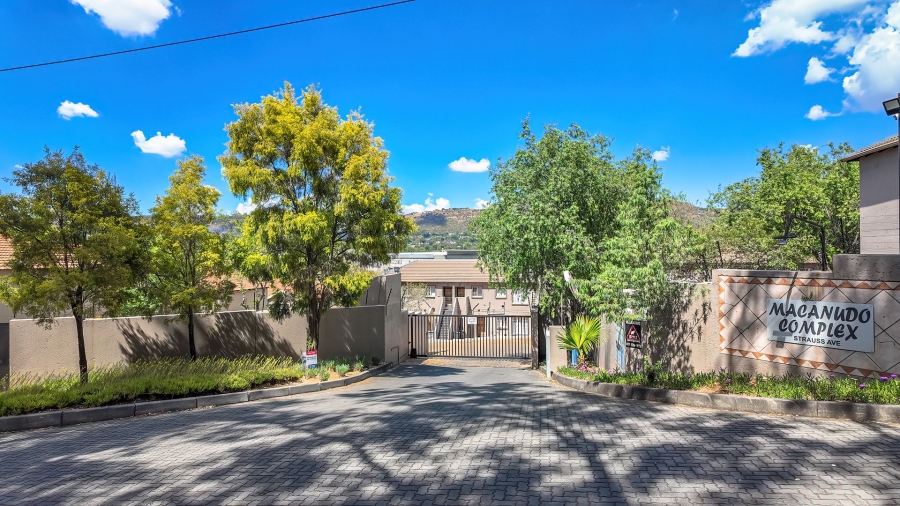 2 Bedroom Property for Sale in Wilgeheuwel Gauteng
