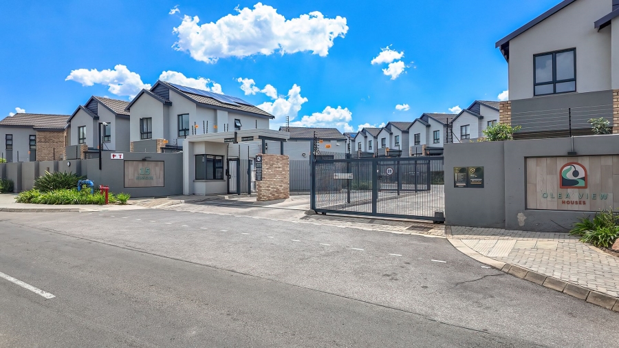 2 Bedroom Property for Sale in Wilgeheuwel Gauteng