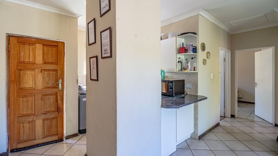 2 Bedroom Property for Sale in Wilgeheuwel Gauteng