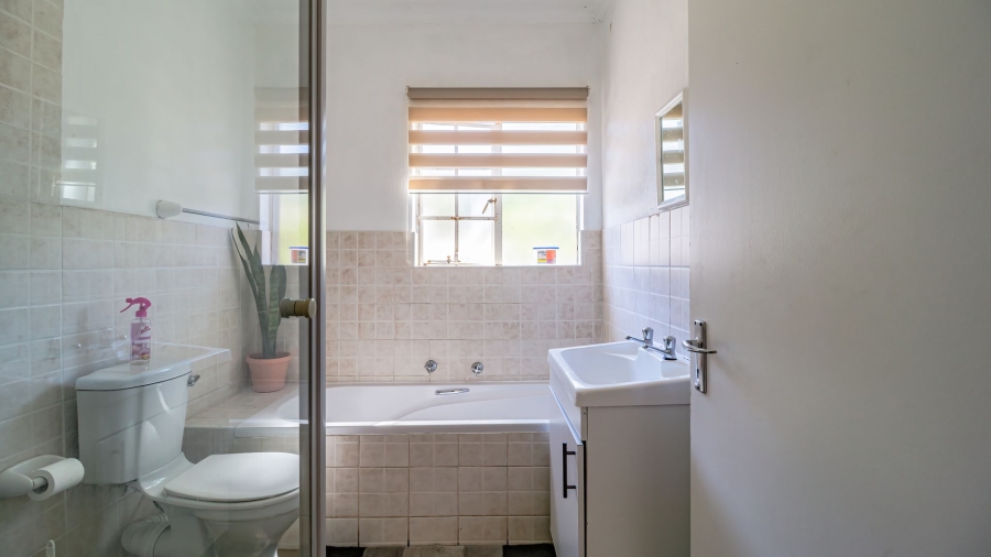 2 Bedroom Property for Sale in Wilgeheuwel Gauteng
