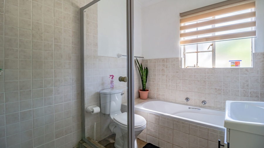2 Bedroom Property for Sale in Wilgeheuwel Gauteng