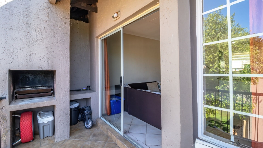 2 Bedroom Property for Sale in Wilgeheuwel Gauteng