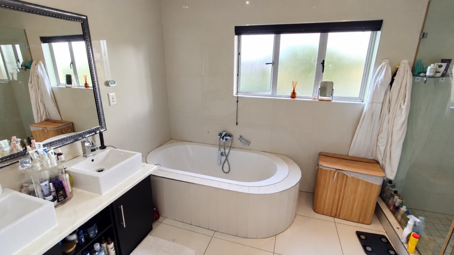 3 Bedroom Property for Sale in Amberfield Gauteng