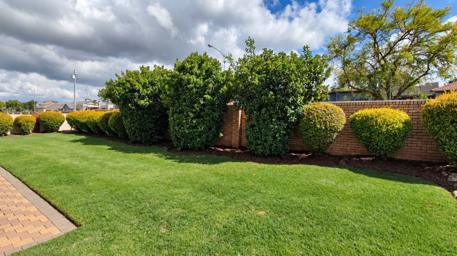 3 Bedroom Property for Sale in Amberfield Gauteng
