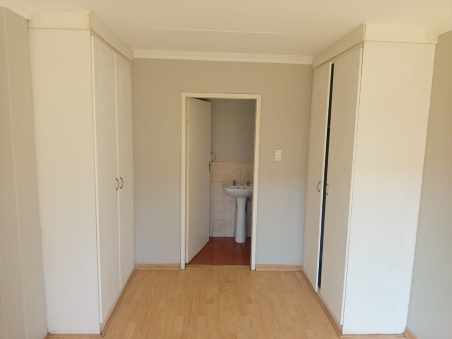 3 Bedroom Property for Sale in Noordwyk Gauteng