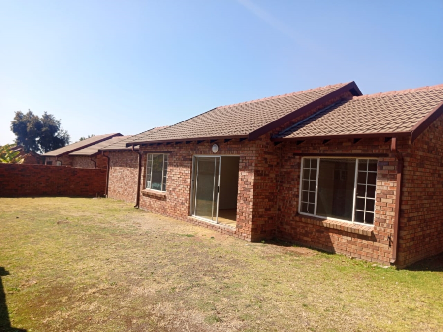 3 Bedroom Property for Sale in Noordwyk Gauteng