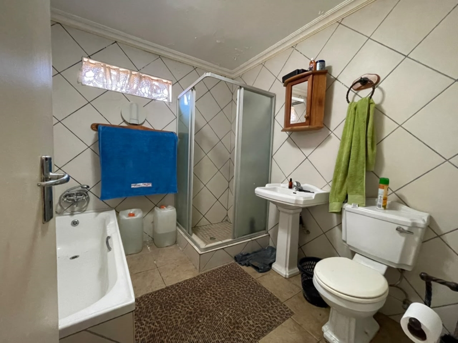 4 Bedroom Property for Sale in Florida Park Gauteng