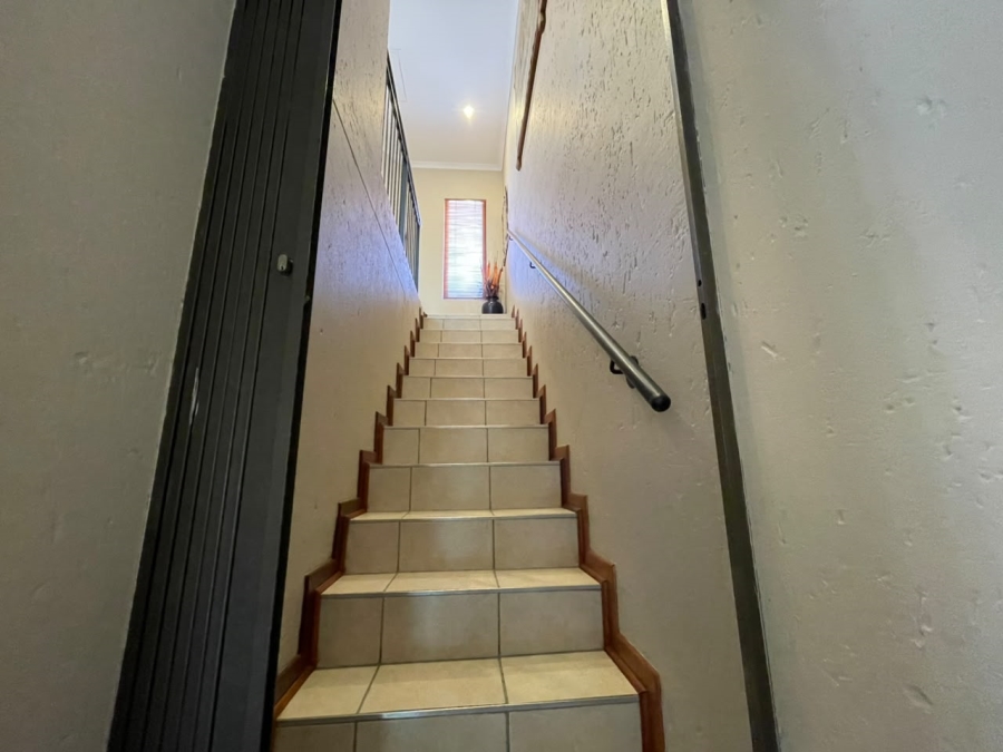 2 Bedroom Property for Sale in Noordheuwel Gauteng