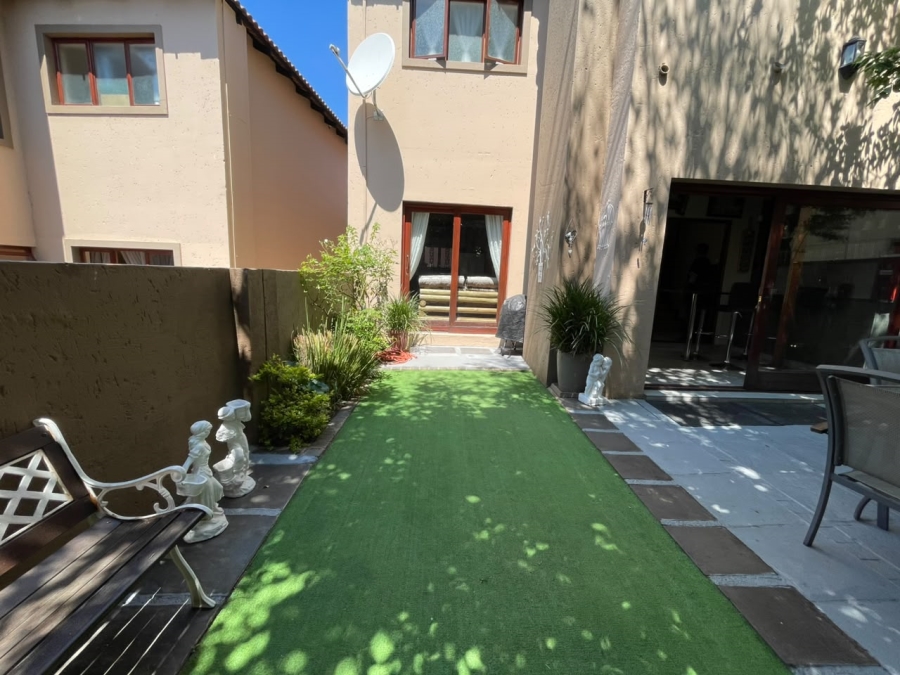 2 Bedroom Property for Sale in Noordheuwel Gauteng