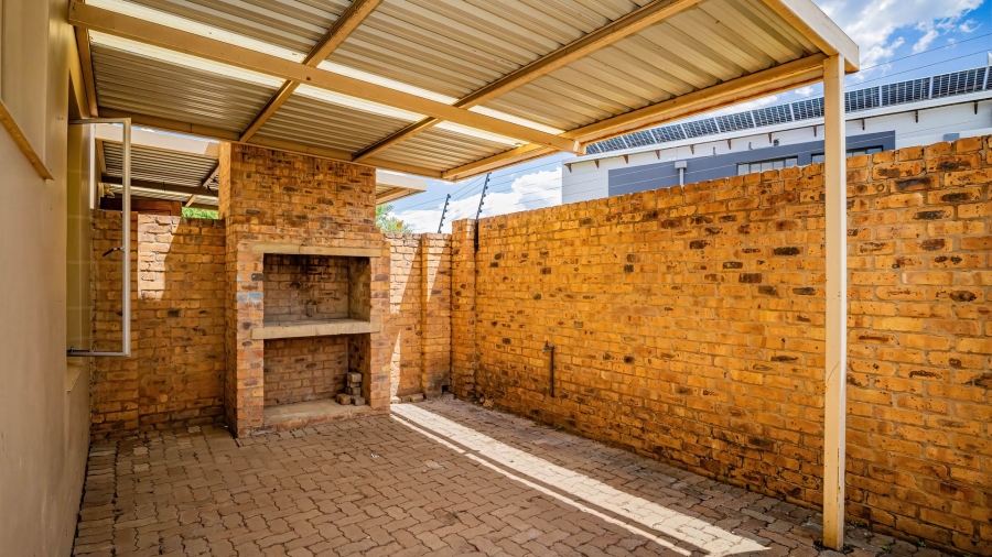 Commercial Property for Sale in Kameeldrift East Gauteng