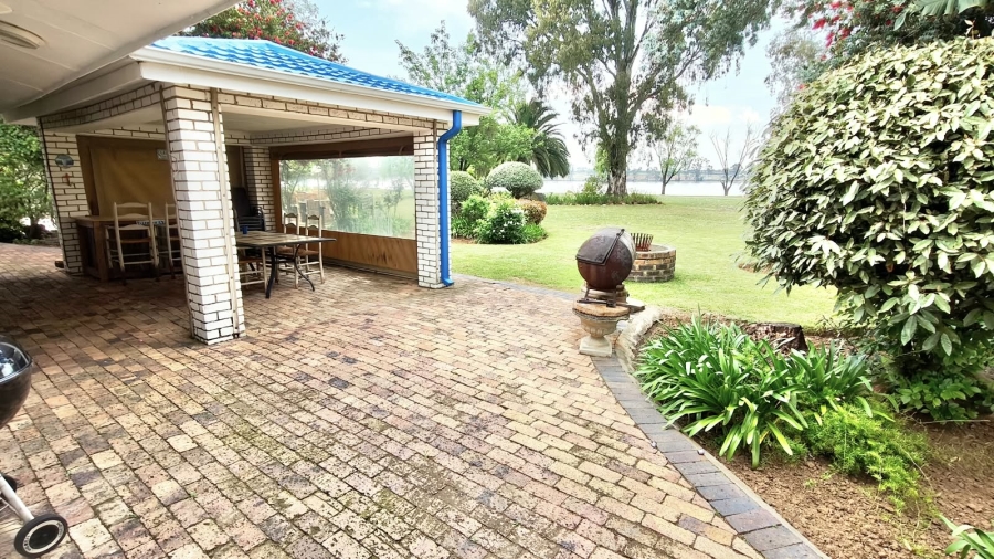 4 Bedroom Property for Sale in Vaal Marina Gauteng